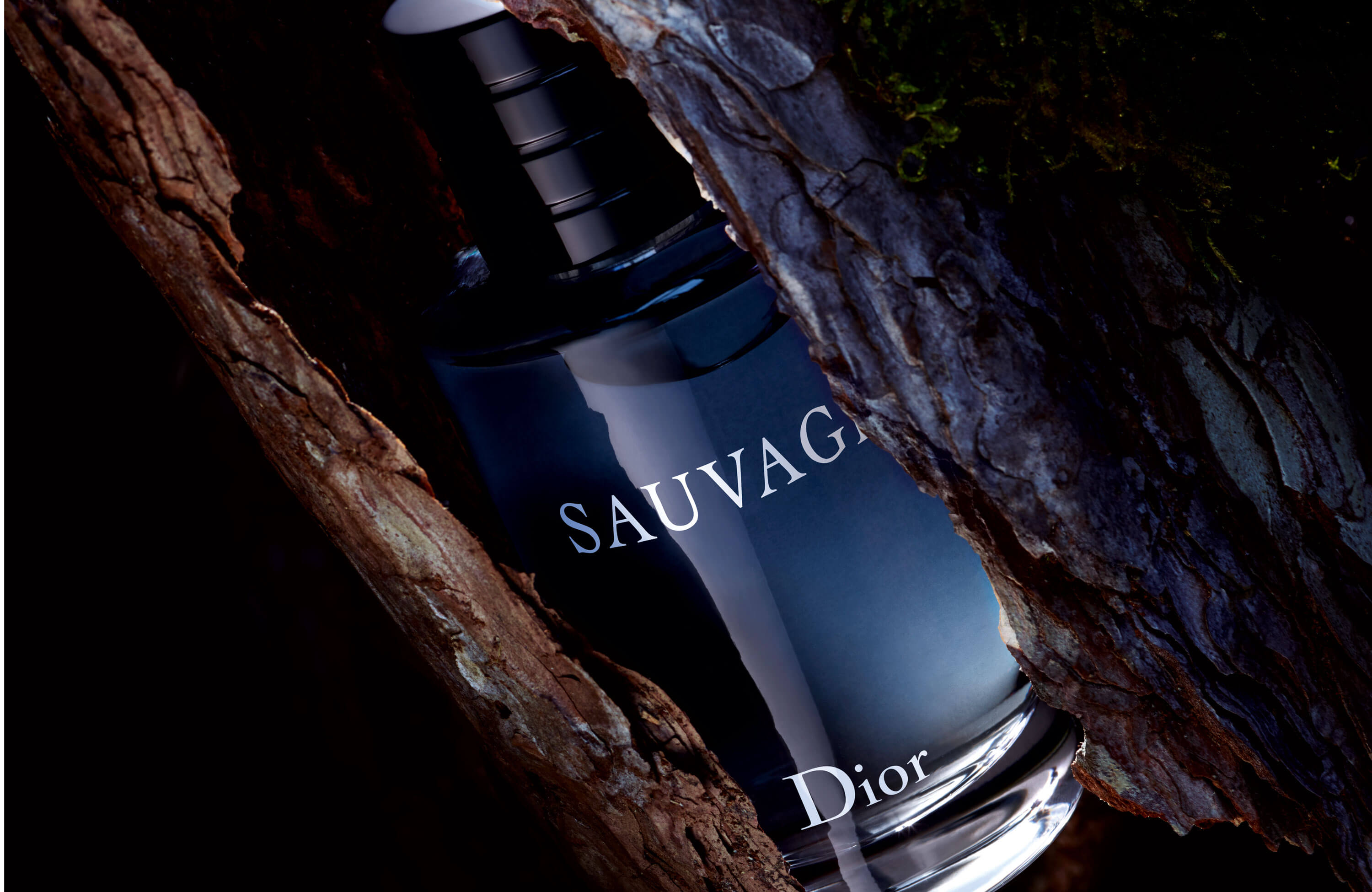 Dior, Dior Sauvage, Dior Sauvage Eau De Toilette, Dior Sauvage Eau De Toilette รีวิว, Dior Sauvage Eau De Toilette ราคา, Dior Sauvage Eau De Toilette 1 ml., Dior Sauvage Eau De Toilette 1 ml. น้ำหอมสำหรับคุณผู้ชาย มาพร้อมกลิ่นหอมสดชื่นและสะอาดจากเกรปฟรุตและลาเวนเดอร์ เผยเสน่ห์เป็นเอกลักษณ์ที่ยากจะลืมเลือน