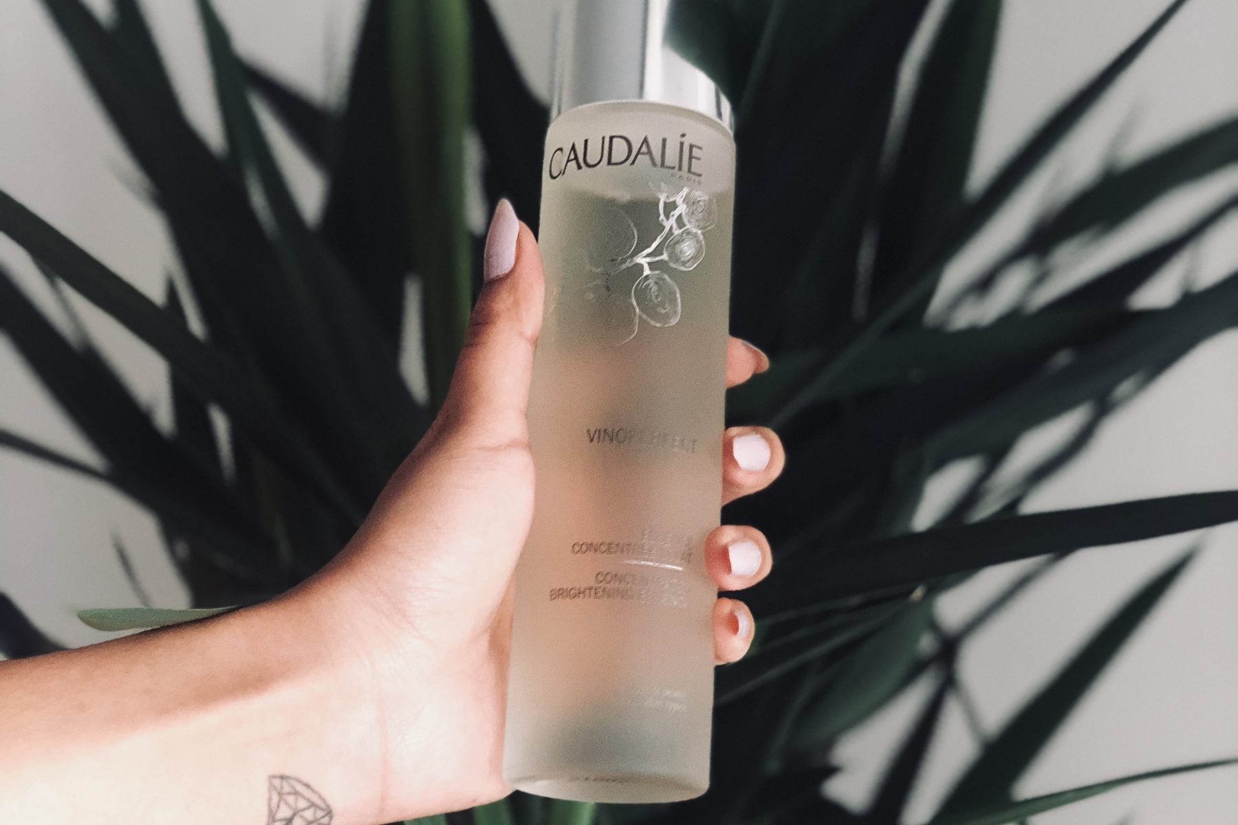 Caudalie, Caudalie Vinoperfect, Caudalie Vinoperfect Concentrated Brightening Essence, Caudalie Vinoperfect Concentrated Brightening Essence 50ml, Caudalie Vinoperfect Concentrated Brightening Essence รีวิว, เอสเซนส์, เอสเซนส์ Caudalie, ลดจุดด่างดำ, รอยสิว, ขาวกระจ่างใส