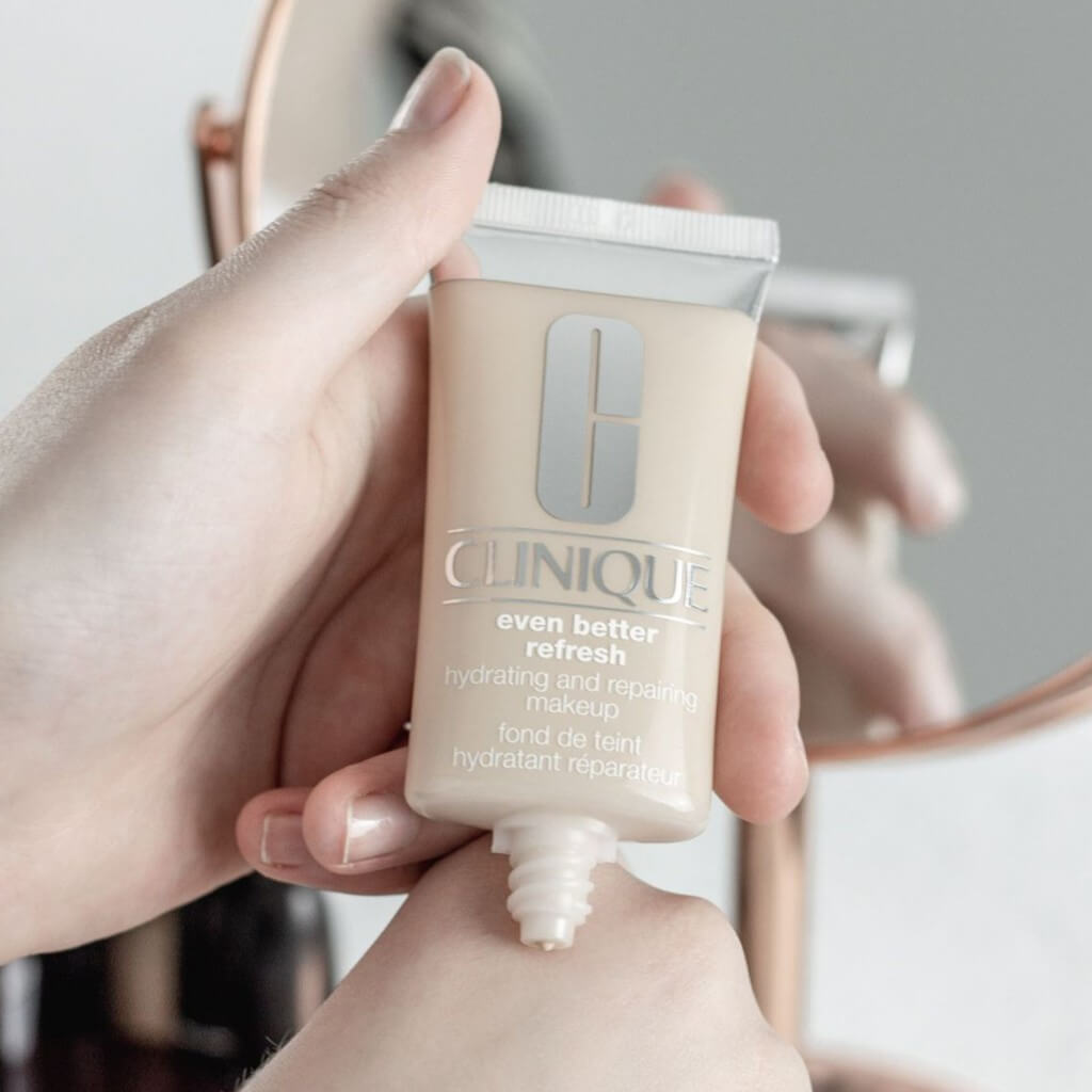 Clinique Even Better Refresh Foundation รองพื้นบำรุงผิว เผยให้เห็นความสว่างใสของผิว อ่อนโยนต่อผิว ไม่มีสารก่อให้เกิดสิว